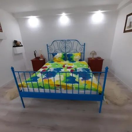 Skyline Apartment *